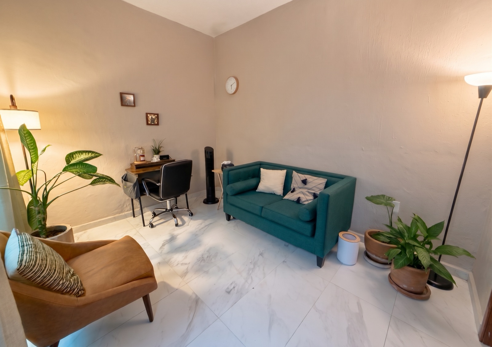 Bosque: sofá, escritorio y sillón